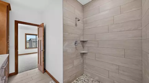Bath - 1693 Cherry St E, Mazeppa, MN 55956 photo 3 of 4