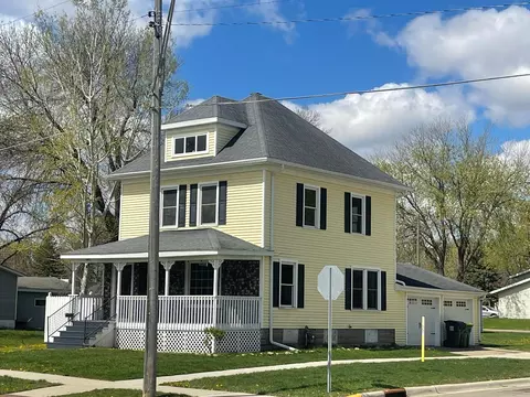 387 4th St, Tracy, MN 56175