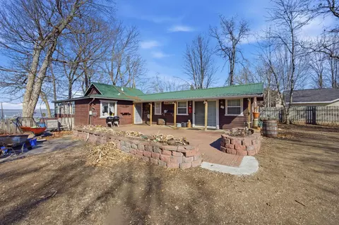 1250 E Shore Dr, Detroit Lakes, MN 56501