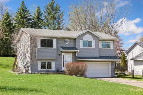 2566 Brittany Ln, Woodbury, MN 55125