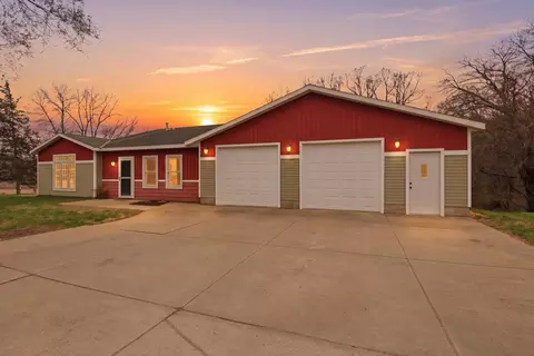 20401 121st St NE, New London, MN 56273