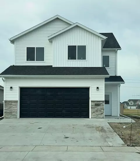 1002 Albert Dr W, West Fargo, ND 58078