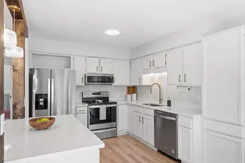 6125 Creek View Trl, Minnetonka, MN 55345