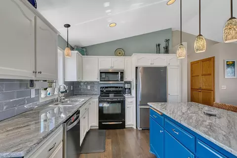 Kitchen - 5736 Eagle Ct, Saint Cloud, MN 56303 photo 3 of 5