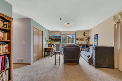 Living - 5736 Eagle Ct, Saint Cloud, MN 56303 photo 2 of 6