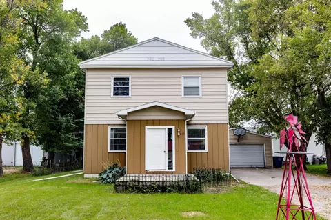 1009 18th Ave N, Moorhead, MN 56560