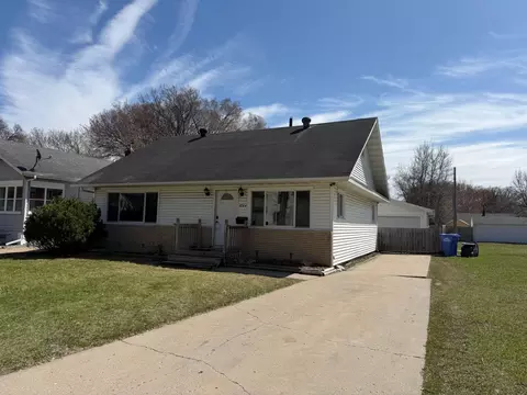 1644 8th Ave S, Fargo, ND 58103