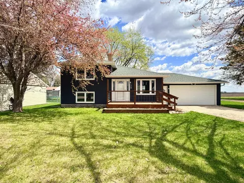 520 Frontier Rd, Brewster, MN 56119