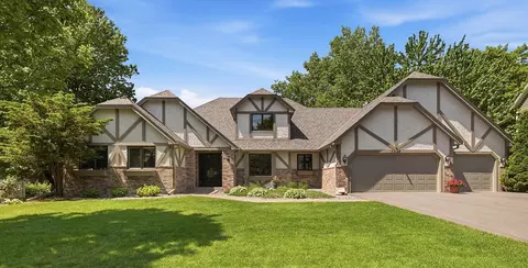 1316 Summit Oaks Dr, Burnsville, MN 55337