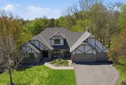 1316 Summit Oaks Dr, Burnsville, MN 55337