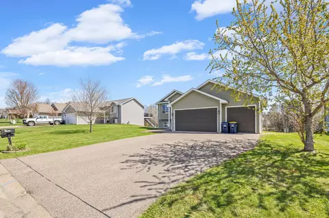 31037 Algonquin Trl, Chisago City, MN 55013