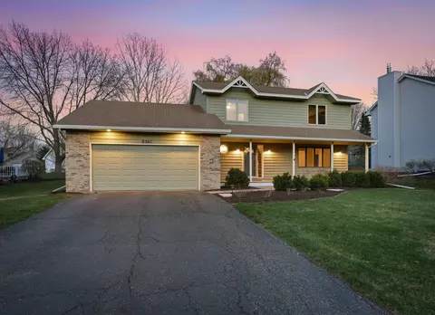 8361 W Lake Dr, Chanhassen, MN 55317