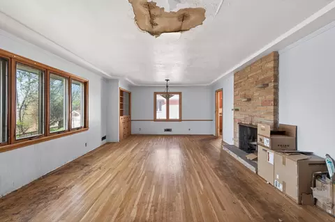 Living - 709 E 61st St, Minneapolis, MN 55417 photo 5 of 8