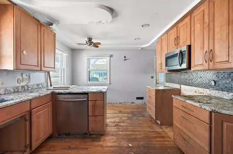 Kitchen - 709 E 61st St, Minneapolis, MN 55417 photo 2 of 4