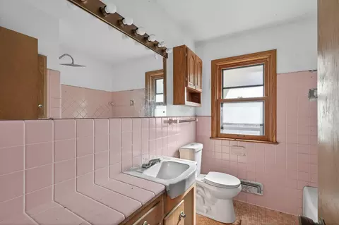 Bath - 709 E 61st St, Minneapolis, MN 55417 photo 1 of 2