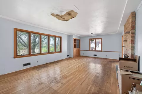 Living - 709 E 61st St, Minneapolis, MN 55417 photo 4 of 8