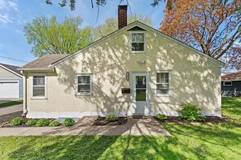 1291 Mackubin St, Saint Paul, MN 55117