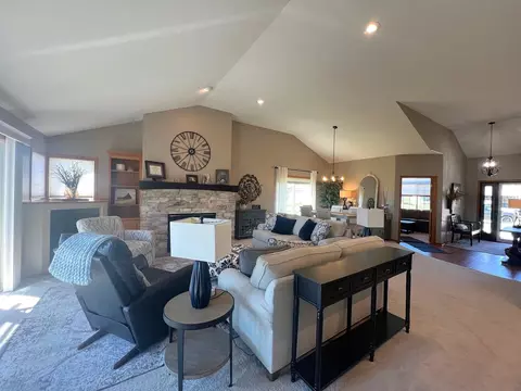 Living - 2509 7th Ave SE, Willmar, MN 56201 photo 6 of 11