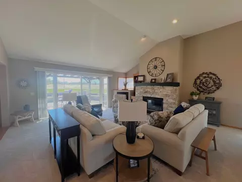 Living - 2509 7th Ave SE, Willmar, MN 56201 photo 5 of 11