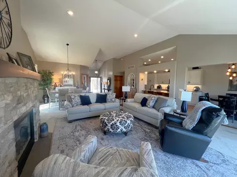 Living - 2509 7th Ave SE, Willmar, MN 56201 photo 7 of 11