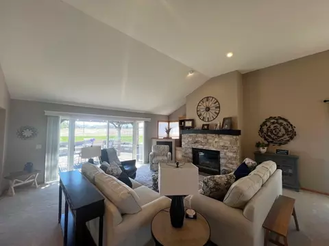 Living - 2509 7th Ave SE, Willmar, MN 56201 photo 3 of 11
