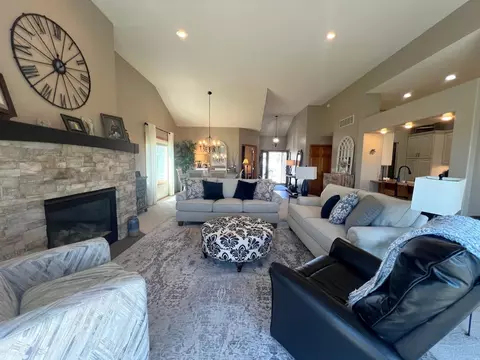 Living - 2509 7th Ave SE, Willmar, MN 56201 photo 8 of 11