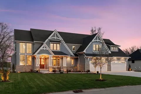 3734 Woodland Cove Pkwy, Minnetrista, MN 55331