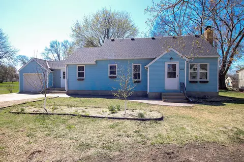 426 Main St, Stewart, MN 55385