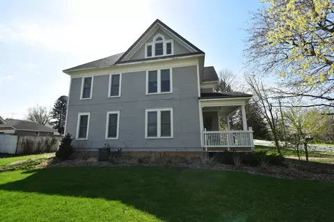 721 W 3rd St, Zumbrota, MN 55992