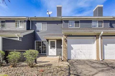 1770 Donegal Dr #8, Woodbury, MN 55125