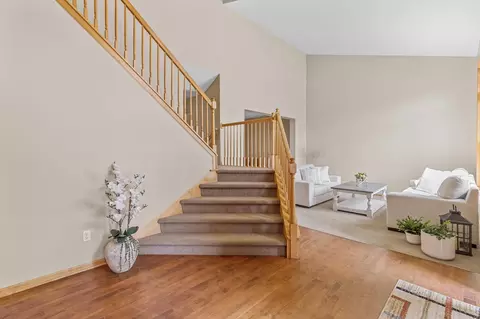 1517 Covington Ln, Eagan, MN 55122