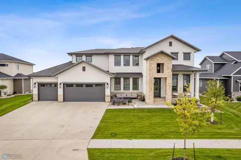 2426 Mcleod Dr E, West Fargo, ND 58078