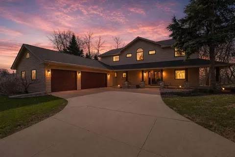 1636 Woodlawn Cir, Waconia, MN 55387