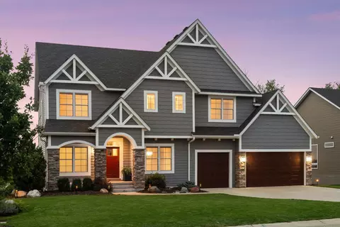 2444 Woods Dr, Victoria, MN 55386