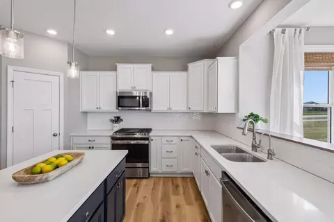 Kitchen - 4669 Carnation Ct, Excelsior, MN 55331 photo 3 of 4