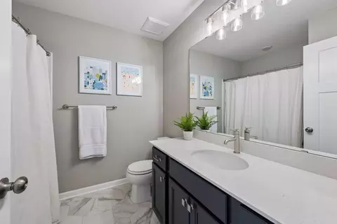 Bath - 4669 Carnation Ct, Excelsior, MN 55331 photo 4 of 4