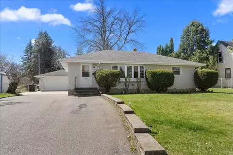 2368 Holloway Ave E, Maplewood, MN 55109