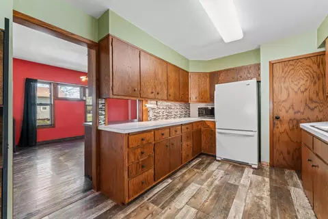 Kitchen - 800 9th St SE, Austin, MN 55912 photo 2 of 3