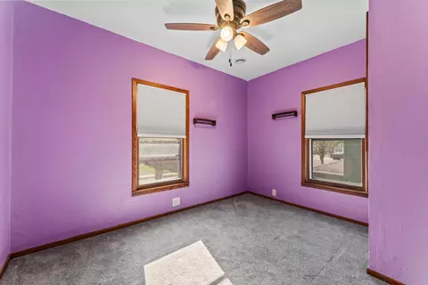 Bedroom - 800 9th St SE, Austin, MN 55912 photo 2 of 6