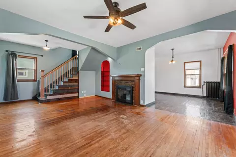 Living - 800 9th St SE, Austin, MN 55912 photo 2 of 3