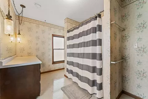 Bath - 800 9th St SE, Austin, MN 55912 photo 2 of 6