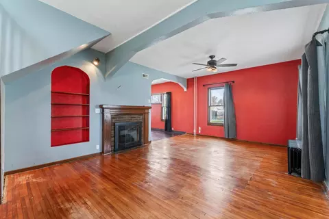 Living - 800 9th St SE, Austin, MN 55912 photo 3 of 3