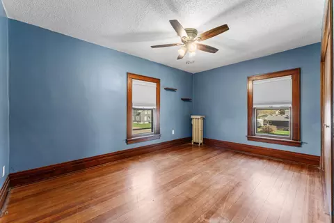 Bedroom - 800 9th St SE, Austin, MN 55912 photo 5 of 6