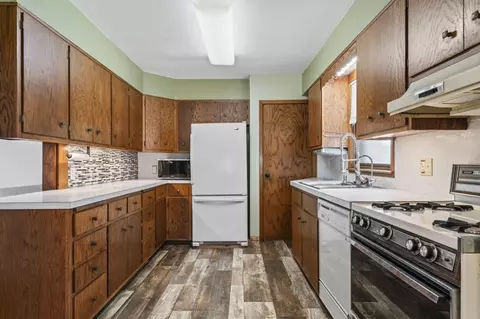 Kitchen - 800 9th St SE, Austin, MN 55912 photo 1 of 3