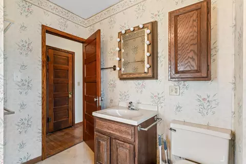 Bath - 800 9th St SE, Austin, MN 55912 photo 4 of 6