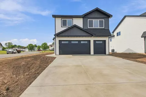 415 Bluebird St, Mora, MN 55051