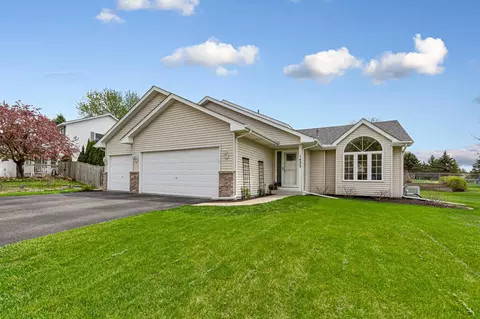 1435 Springwood Ln, Faribault, MN 55021