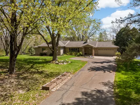 2120 Queensland Ln N, Plymouth, MN 55447