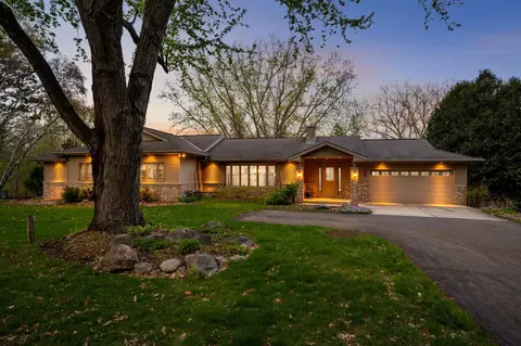 2120 Queensland Ln N, Plymouth, MN 55447