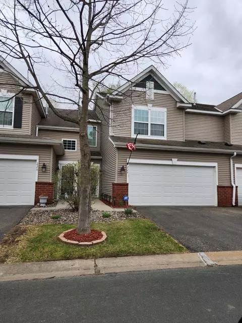 224 Heritage Ln, Circle Pines, MN 55014